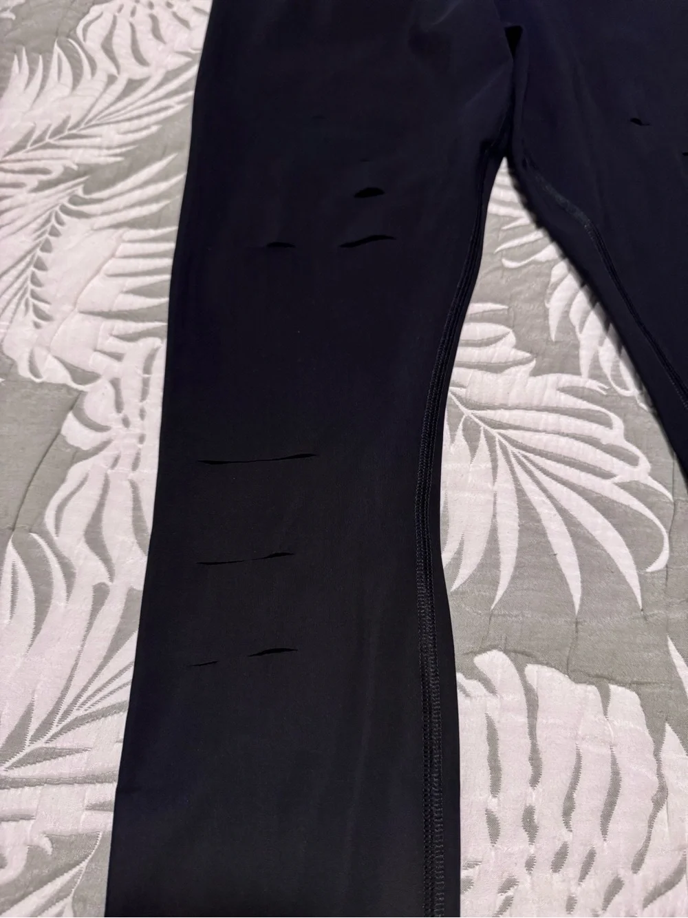 Alo Yoga Women's Ripped Warrior Leggings size M
